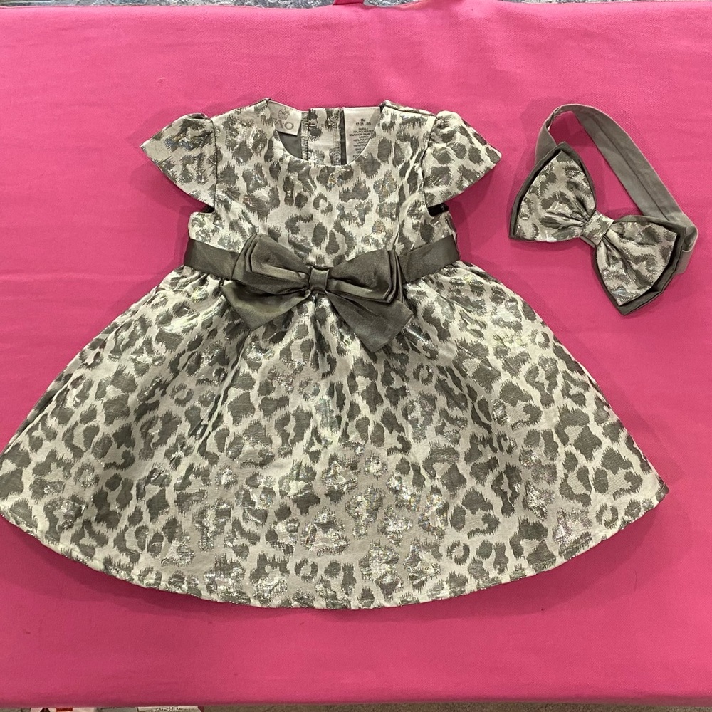 FAO Schwarz metallic white, silver and grey leopard printed short sleeve dress